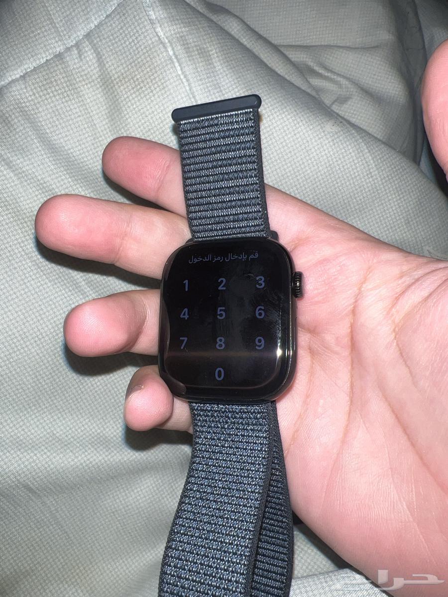 New Apple watch, only three days since purchase, comes with box and charger64304187316483110