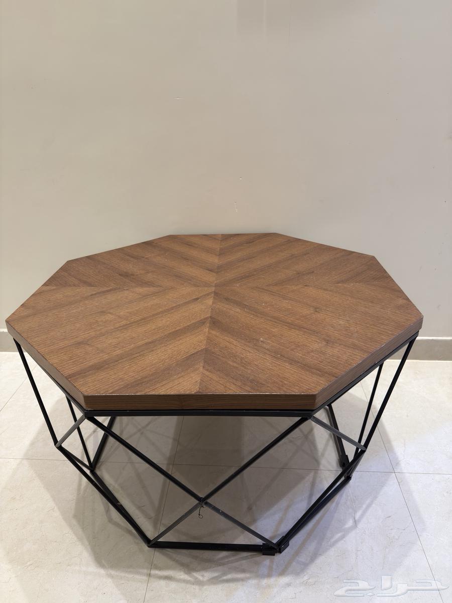 طاولة تلفزيون و خدمة للبيع64253438968450111