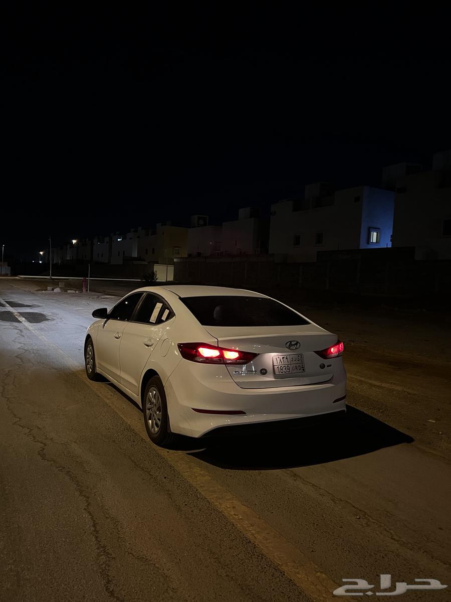 The 350cc motorcycle has a right fender and a dent on the rear fender64451740907009111