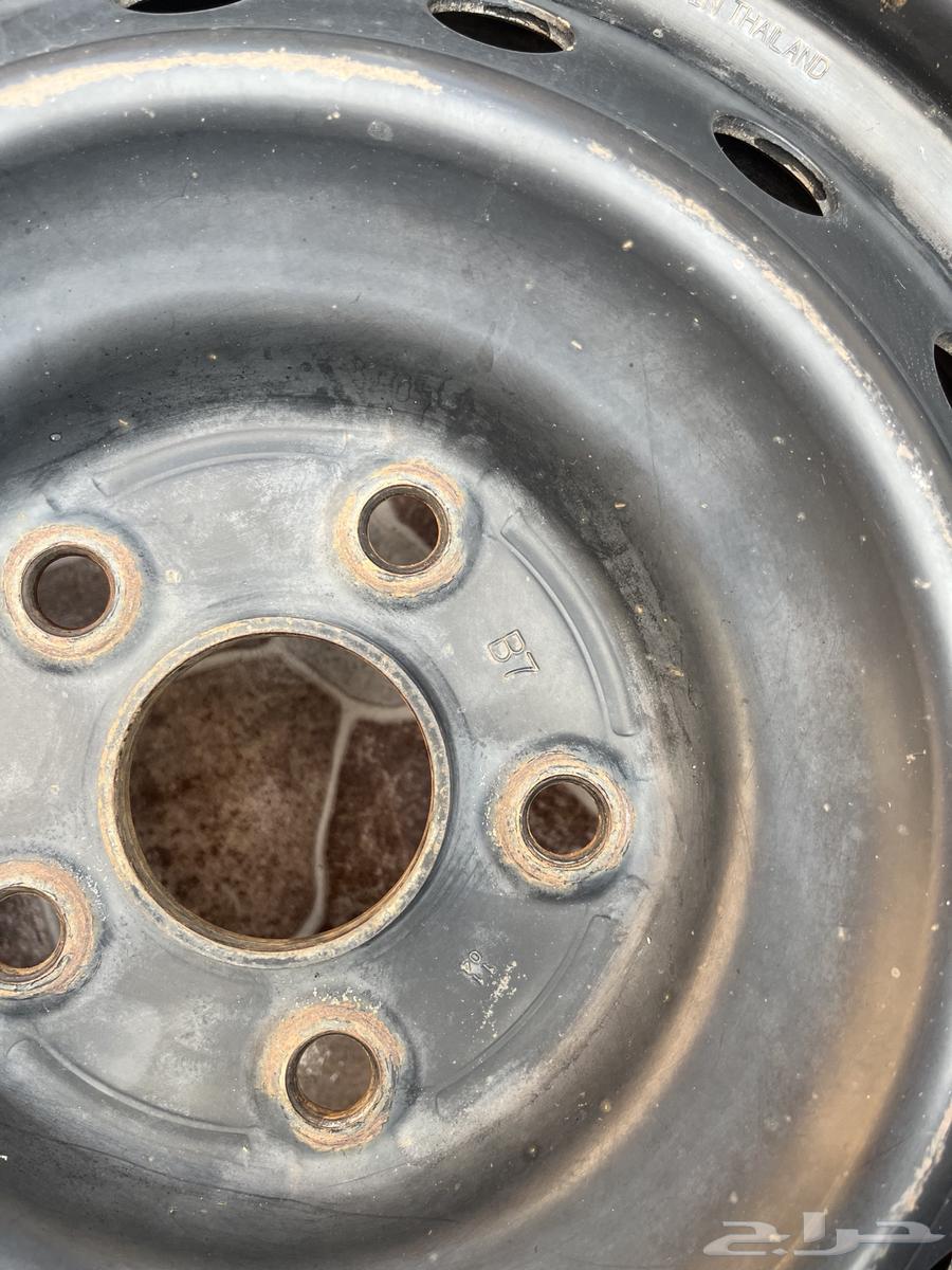 السلام عليكم عندي جنط حديد هايلوكس 2020 مقاس 1664447122566274110