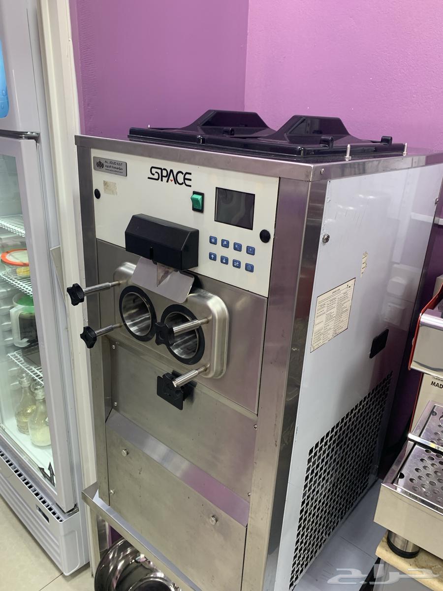 Ice cream machine64441526290434112