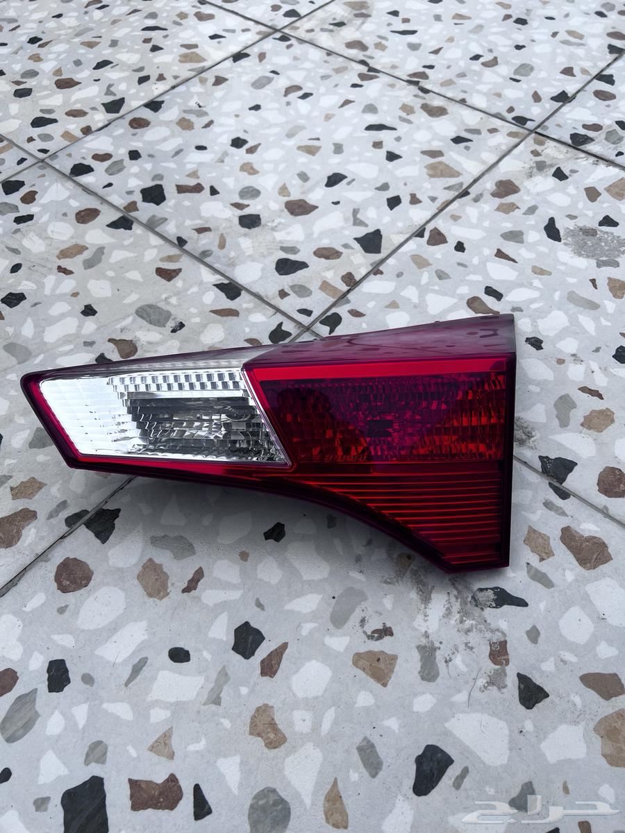 للبيع اسطب خلفي يمين تويوتا رافور64440233019138110