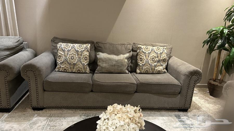 كنب للبيع مع ملحقاته64309647561218113