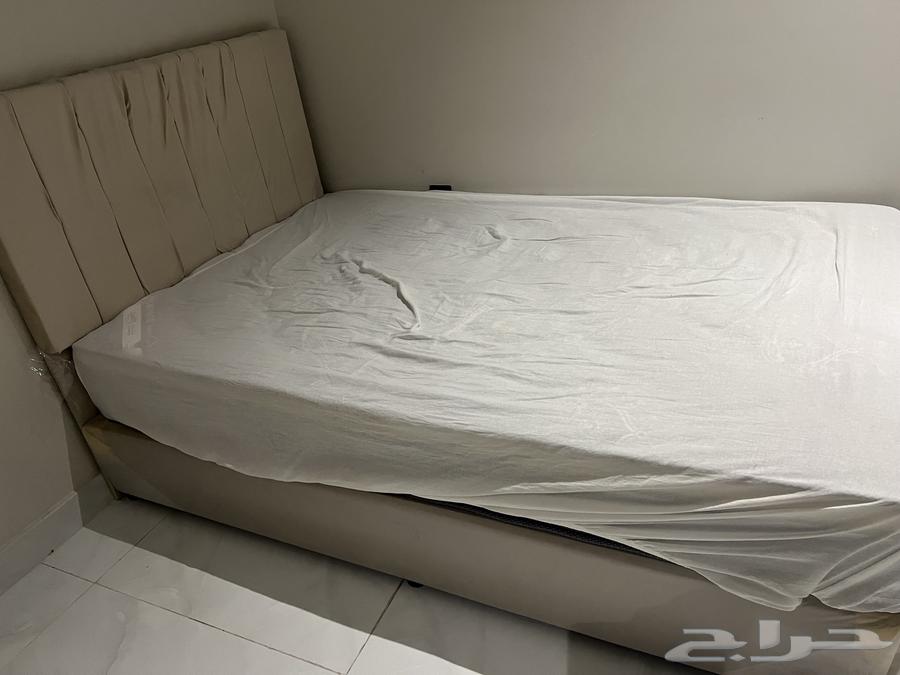 سرير مقاس 120 نفر و نص مع مرتبه جديد استخدام شهر64310645445889112