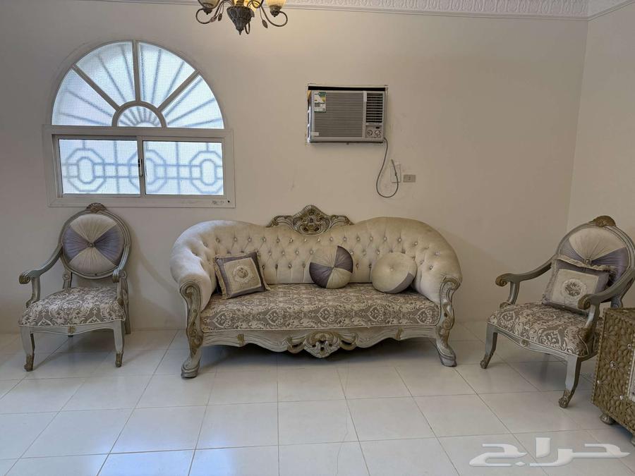 كنب مستخدم نظيف يتسع لي 13 شخص بسعر مناسب64298598315649113