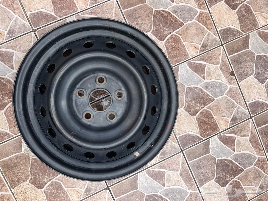 السلام عليكم عندي جنط حديد هايلوكس 2020 مقاس 1664447122566274112