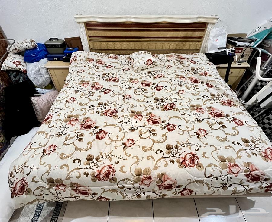 للبيع سرير أصلي من خشب كبير مقاس 210 x 20064311775583746111