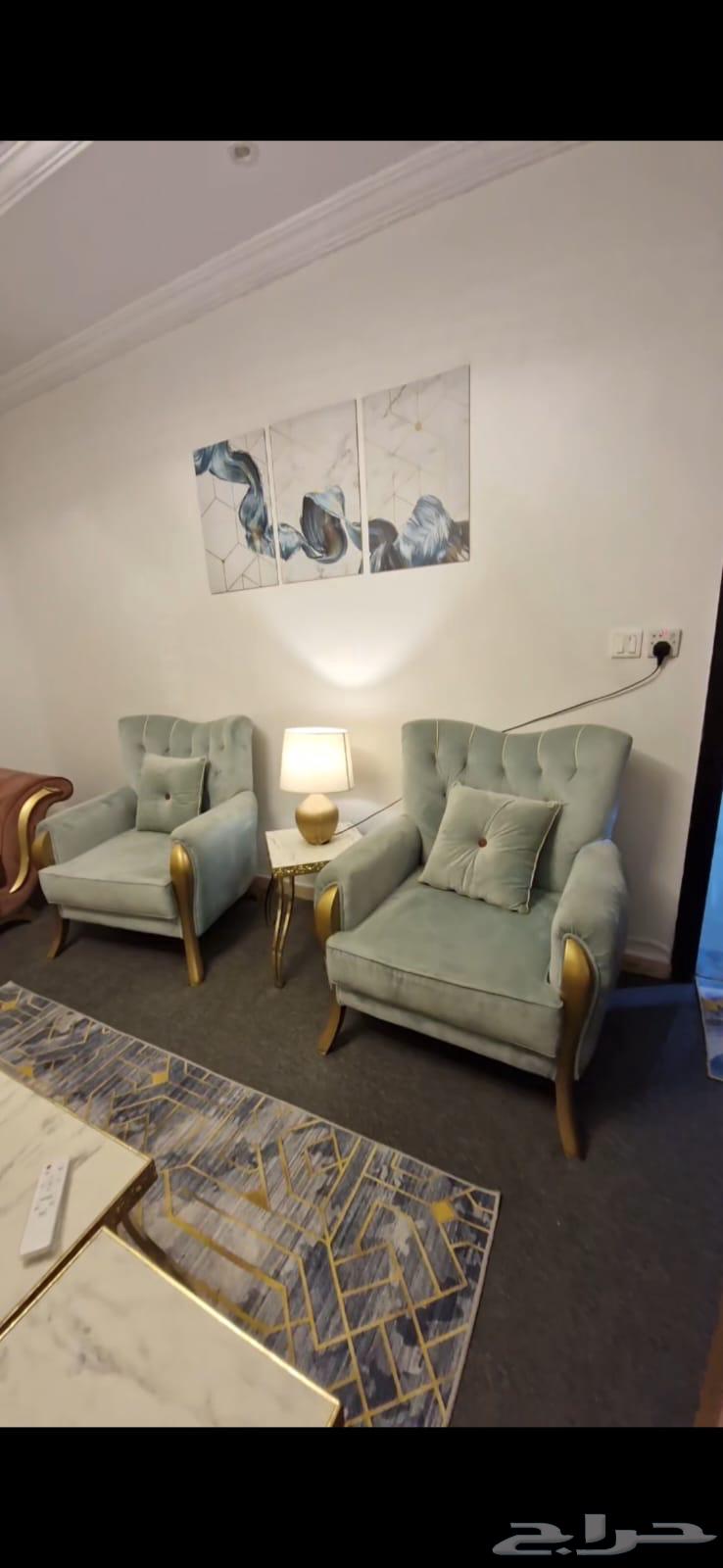 كنب نيوكلاسيك نظيف جدا مع ملاحقاته64301261175299112