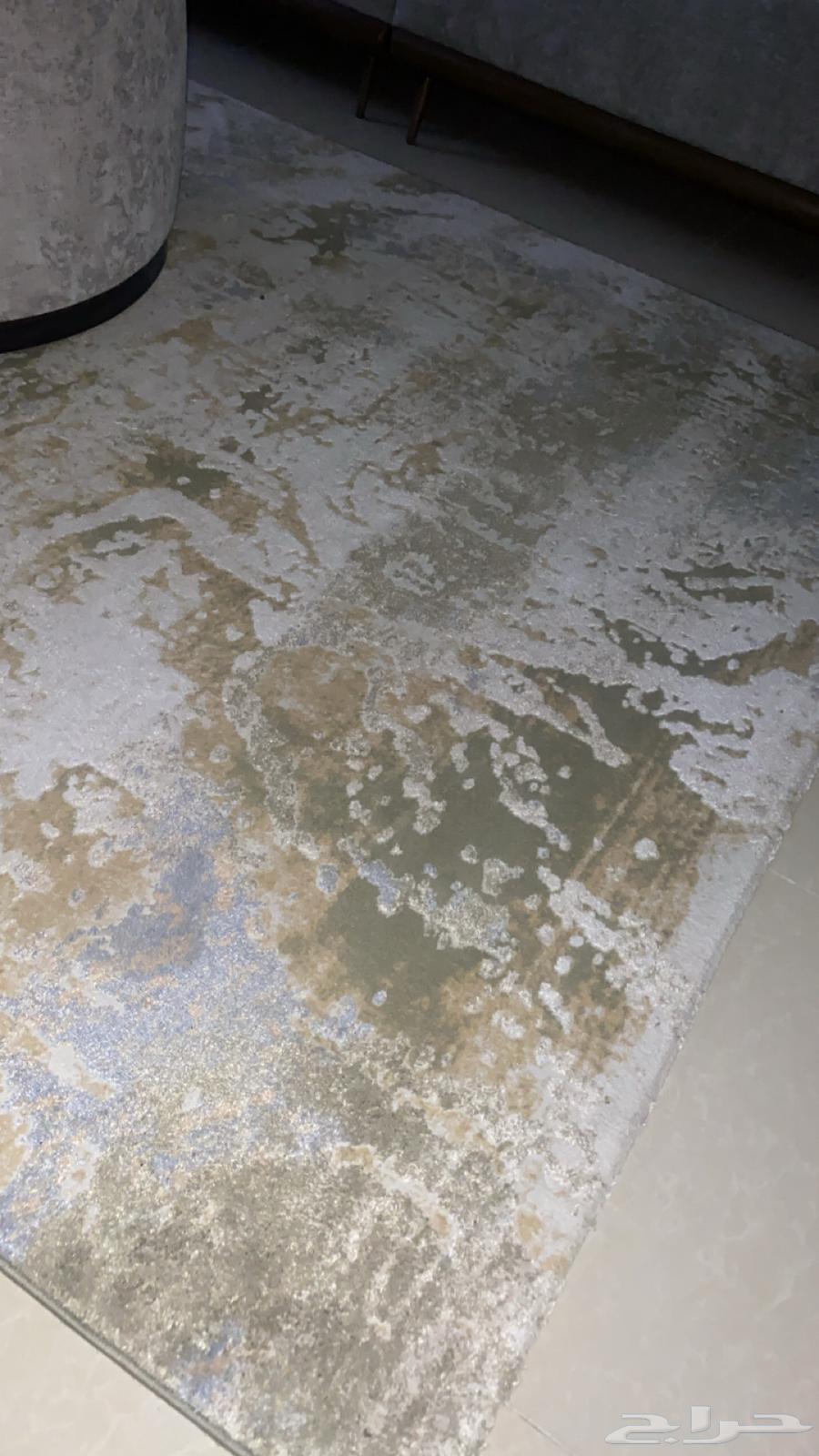 Tables and carpets for sale at a symbolic price64319450253441113