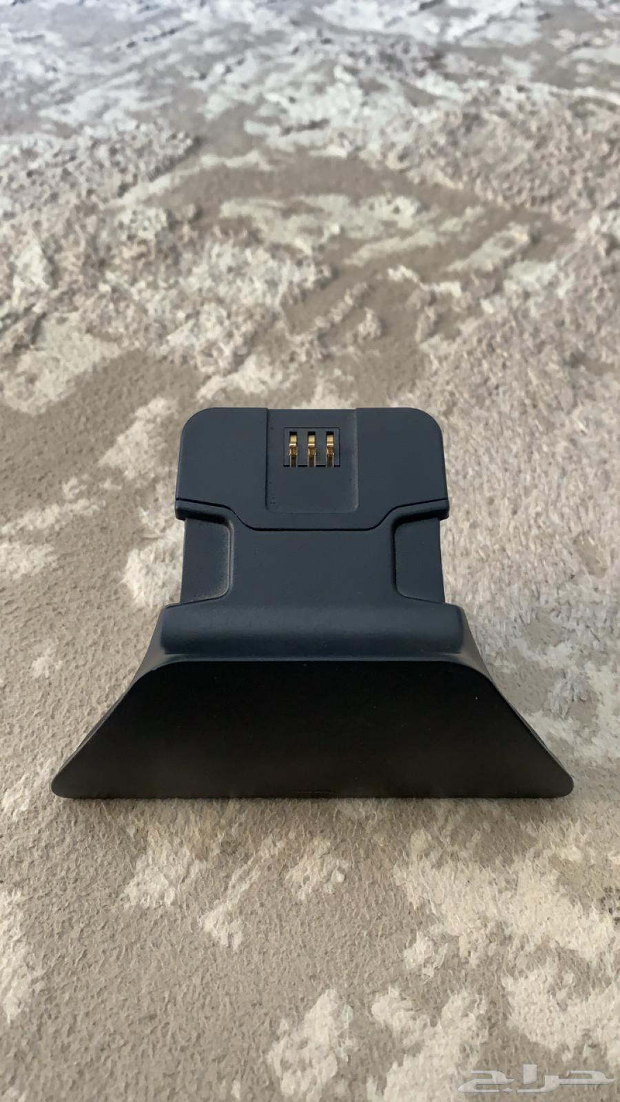 Xbox controller with charging base and battery from Razer64317585965697111