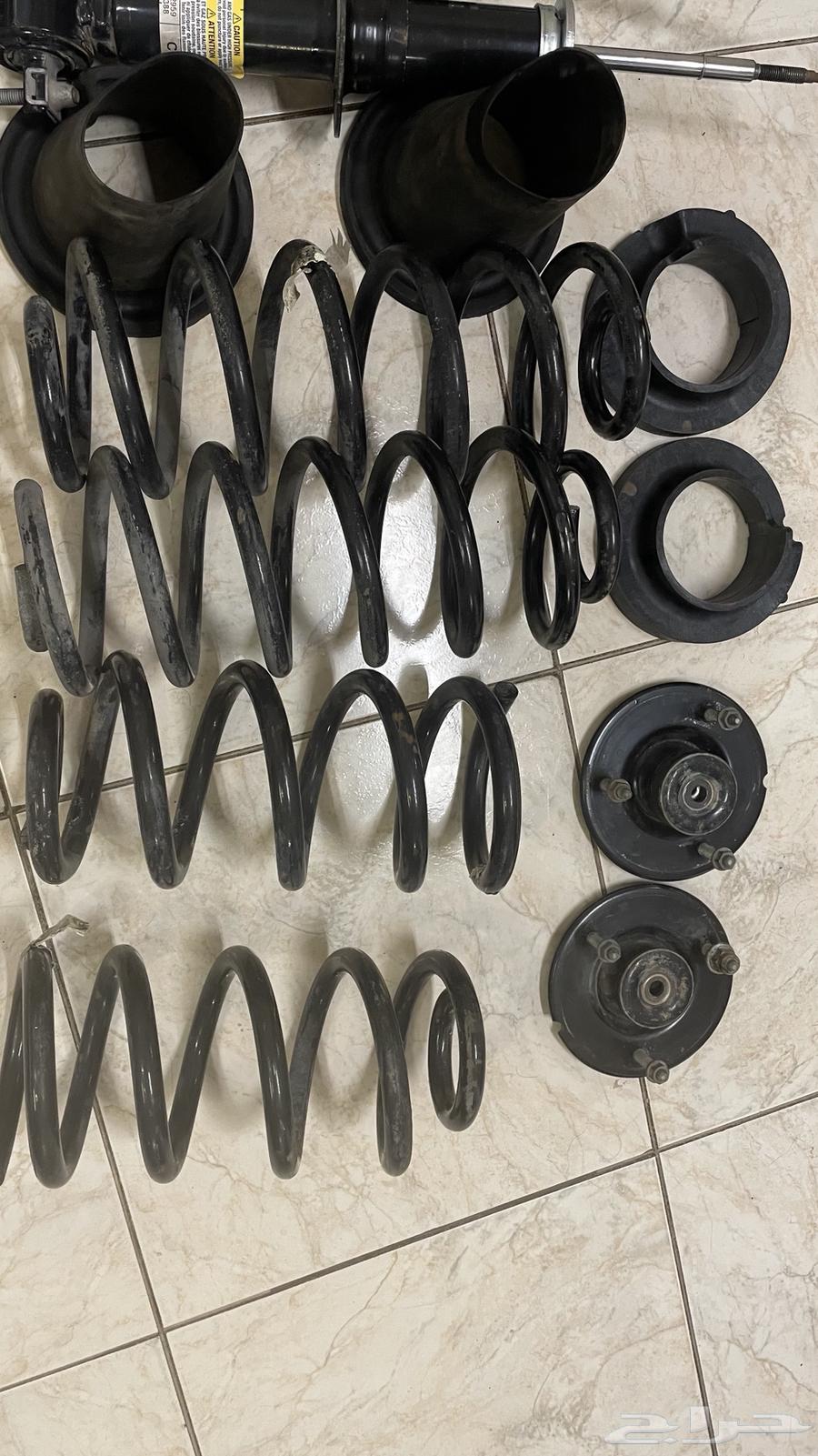 Four Struts Set with Shocks Yukon (2015-2020)64464167535618110