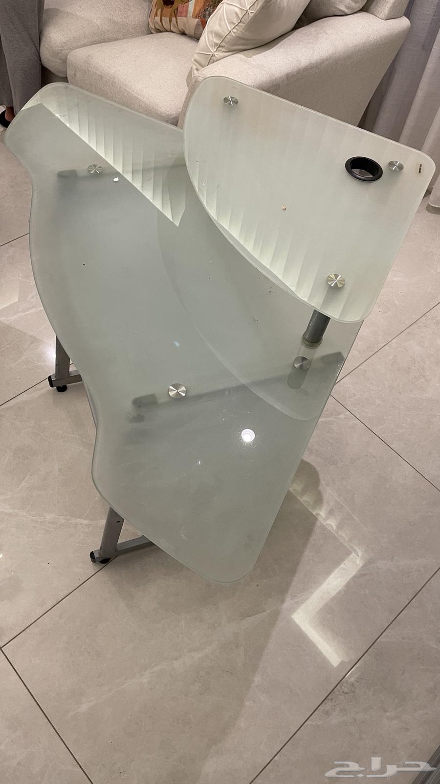 مكتب و طاولتين وأبجورتين للبيع تبيها كلها او قطعه تواصل خاص64320805882755113