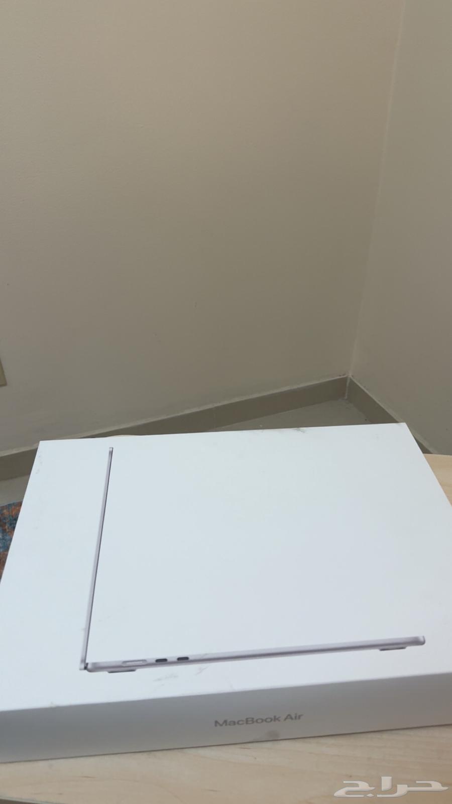 جهاز أبل ماك إير 202564316575757442112