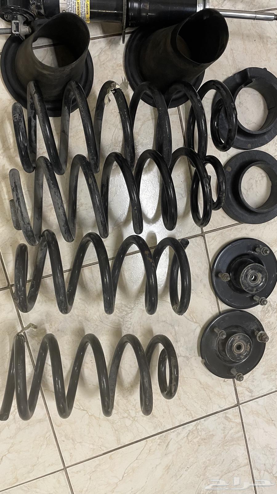 Four Struts Set with Shocks Yukon (2015-2020)64464167535618111