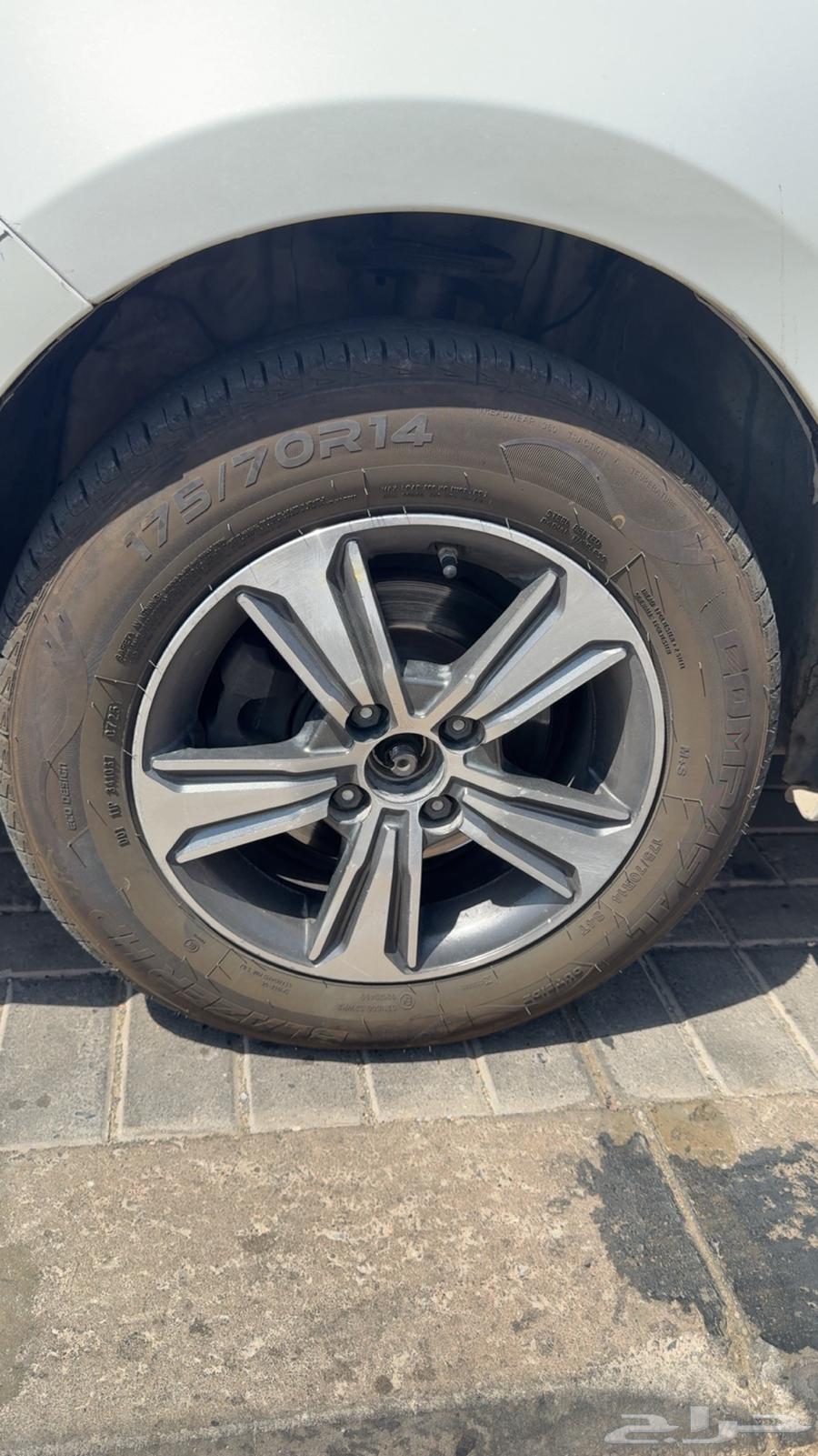 عندي جنوط كروم يارس للبيع 4 مستعمل اخو الجديد64374422485507110