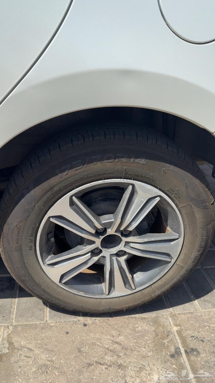 عندي جنوط كروم يارس للبيع 4 مستعمل اخو الجديد64374422485507113