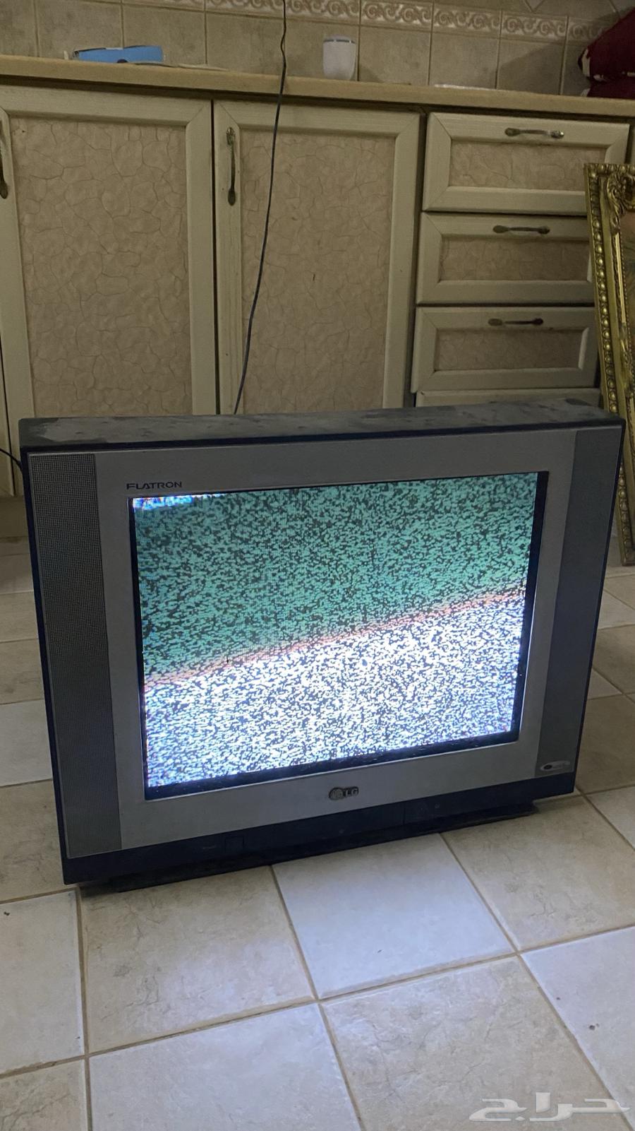 يا أهل الندره تلفزيون عام 1412 هجري قديم جدا  و نادر وشغال64322988923906110