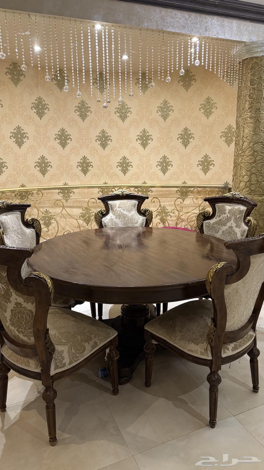 Large dining table with 6 chairs64347500448515112