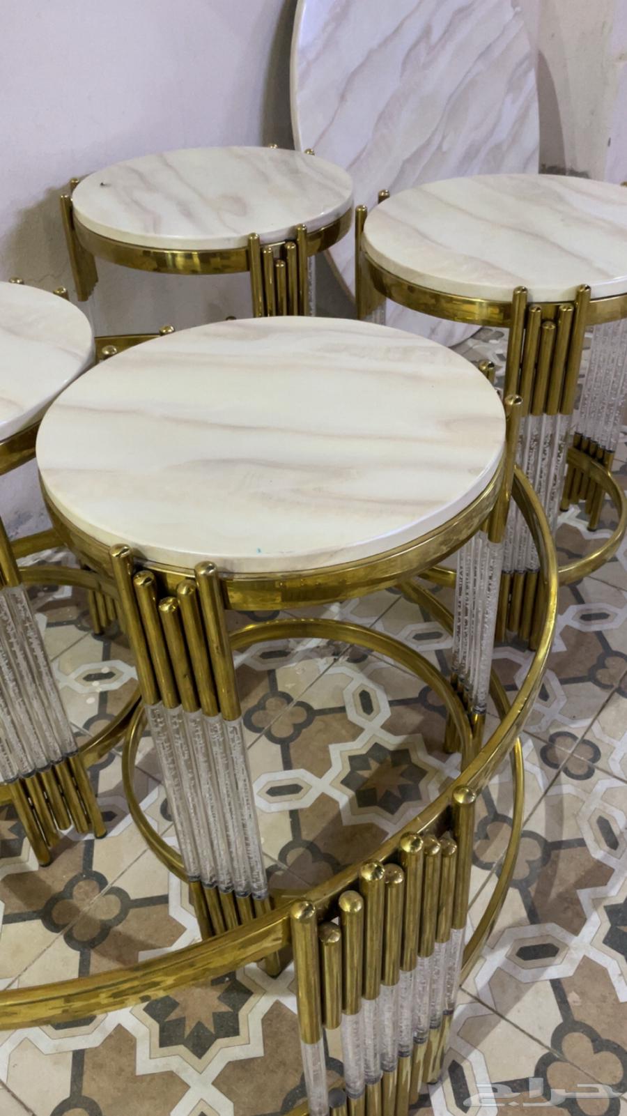 Large golden 4-service table unit64314385158019110