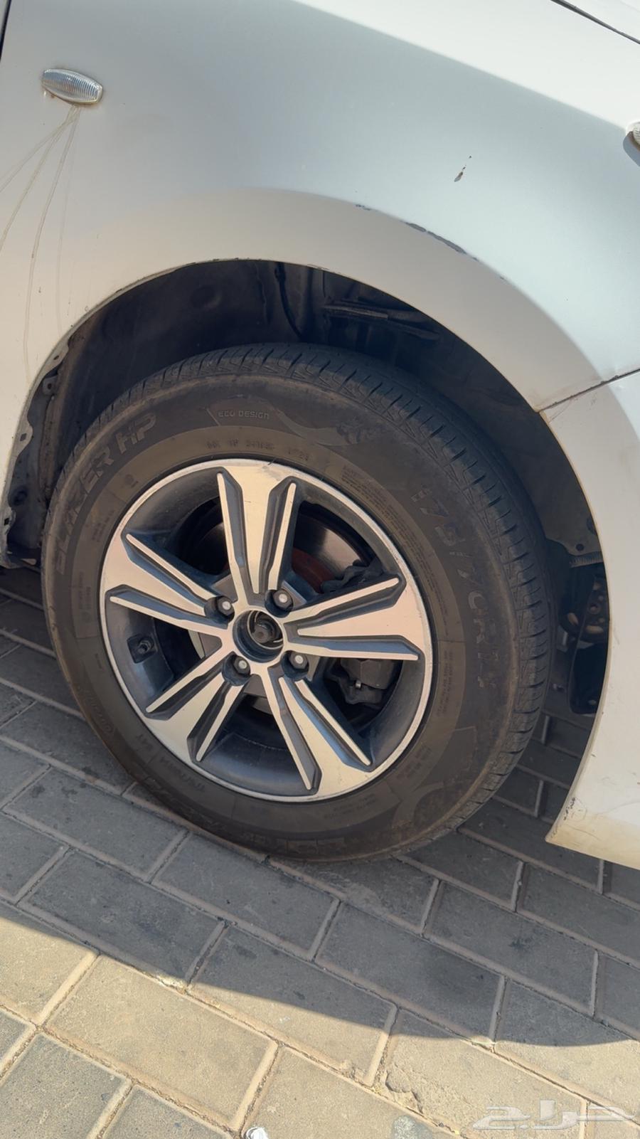 عندي جنوط كروم يارس للبيع 4 مستعمل اخو الجديد64374422485507111