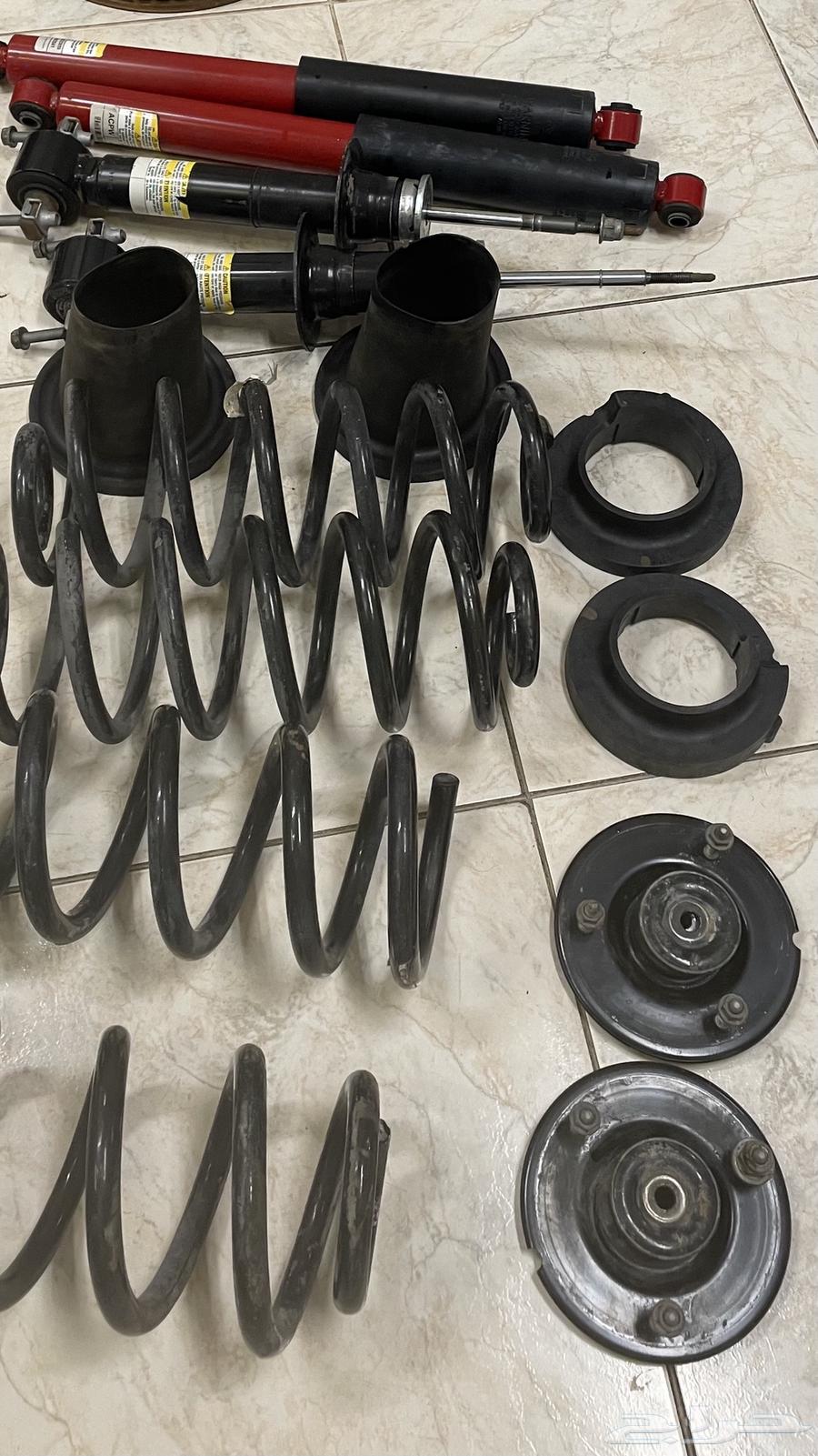 Four Struts Set with Shocks Yukon (2015-2020)64464167535618112