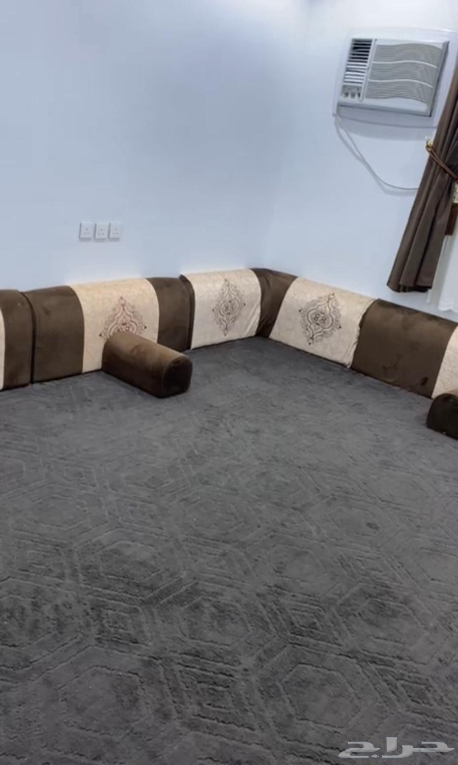 New cushions, carpet, and curtain used for a short period64322042096898112