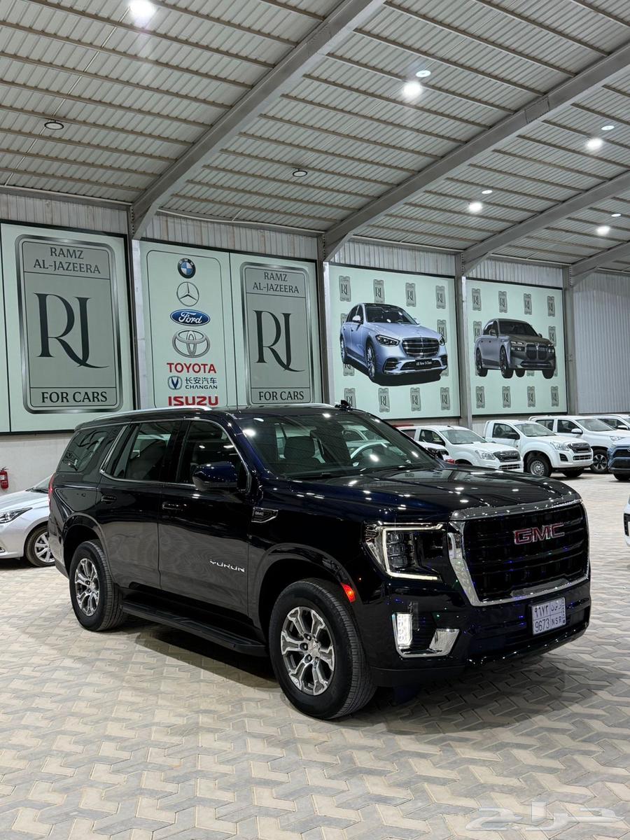 GMC Yukon 2023 - Black, Gray, and Navy64459603522306114