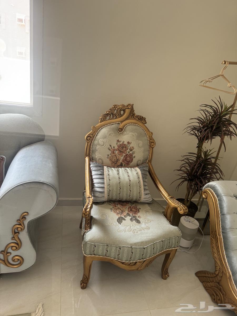 طقم كنب مستعمل للبيع ب800 ريال64320188376707110