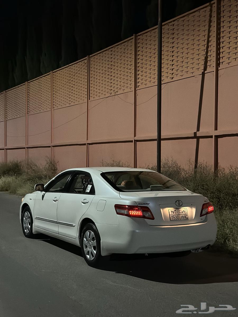 Hello, I'm offering you a 2011 Camry with pearl color and mileage around 50064453297888002110