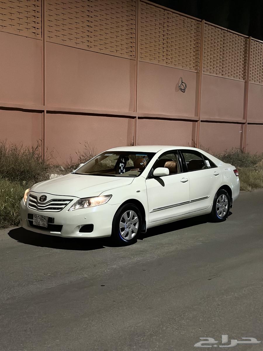 Hello, I'm offering you a 2011 Camry with pearl color and mileage around 50064453297888002112