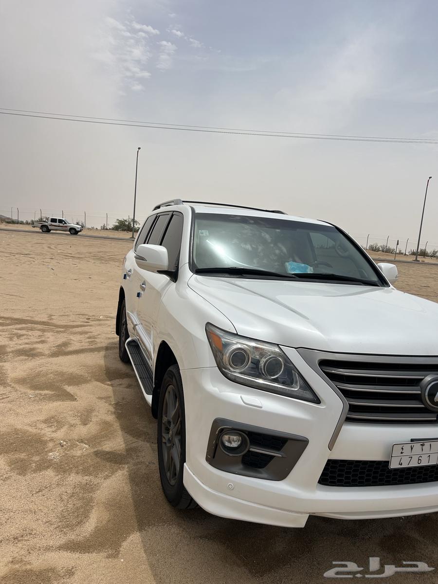 Lexus 2014 Full Sport, driven 304, condition due to scratches and bodywork64462130771203113