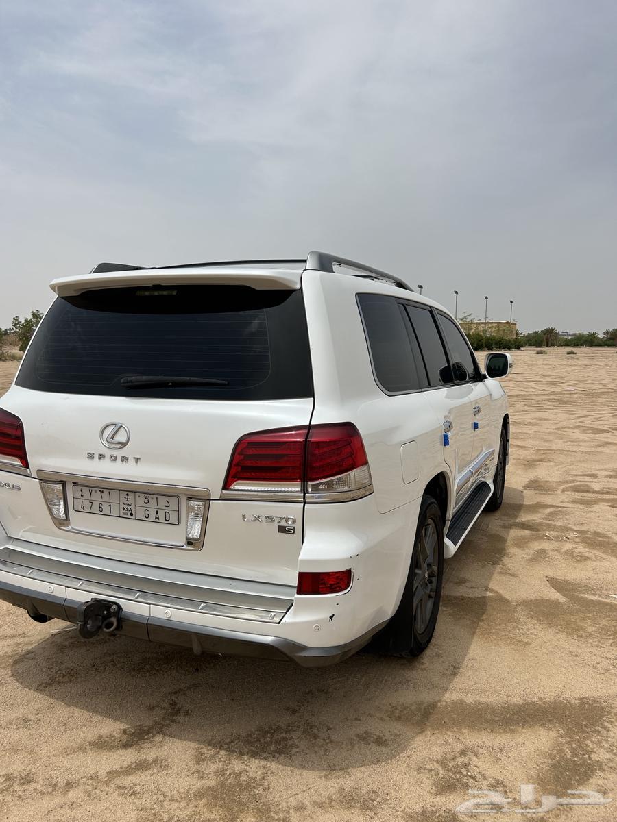 Lexus 2014 Full Sport, driven 304, condition due to scratches and bodywork64462130771203114