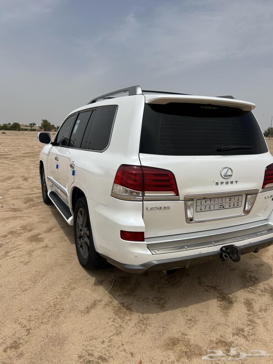 Lexus 2014 Full Sport, driven 304, condition due to scratches and bodywork64462130771203110