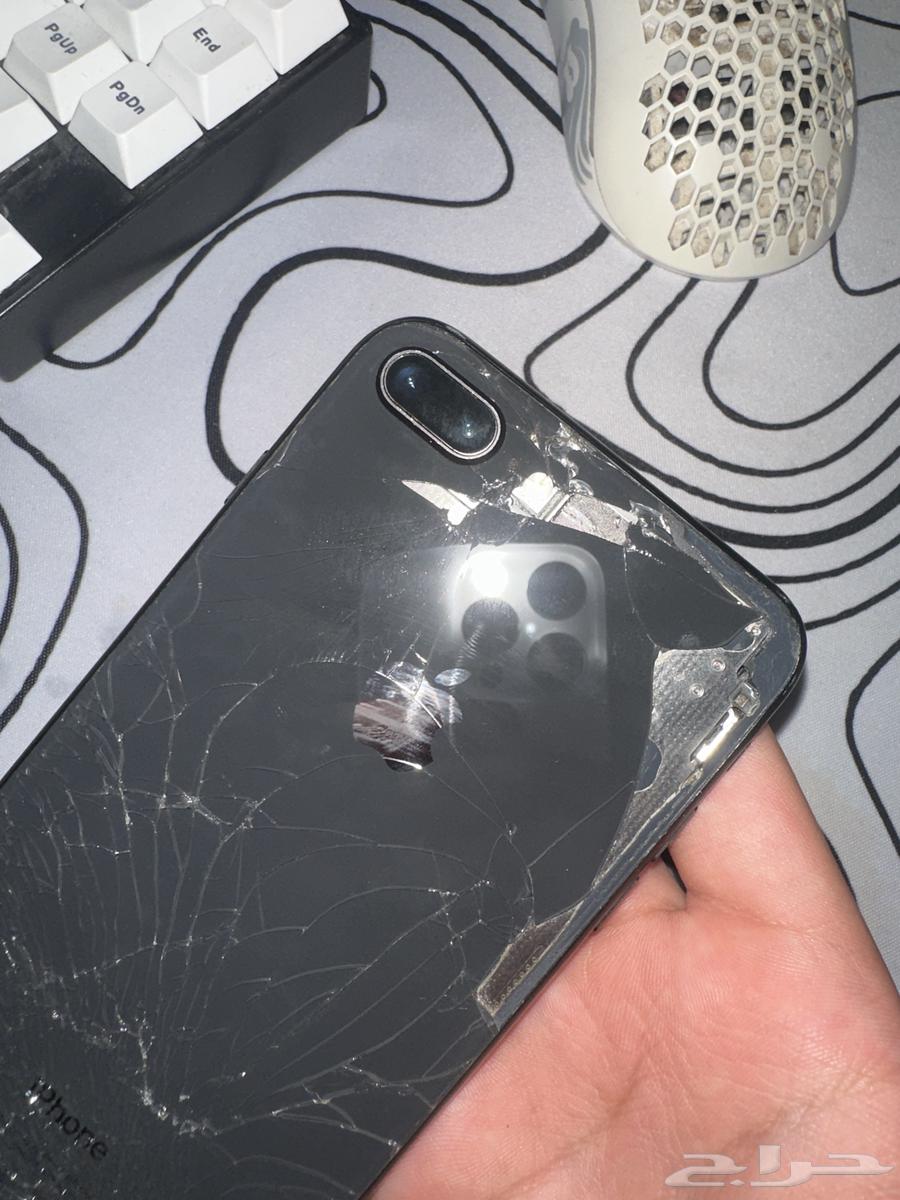 Broken screen iPhone 8 Plus64322973972226112