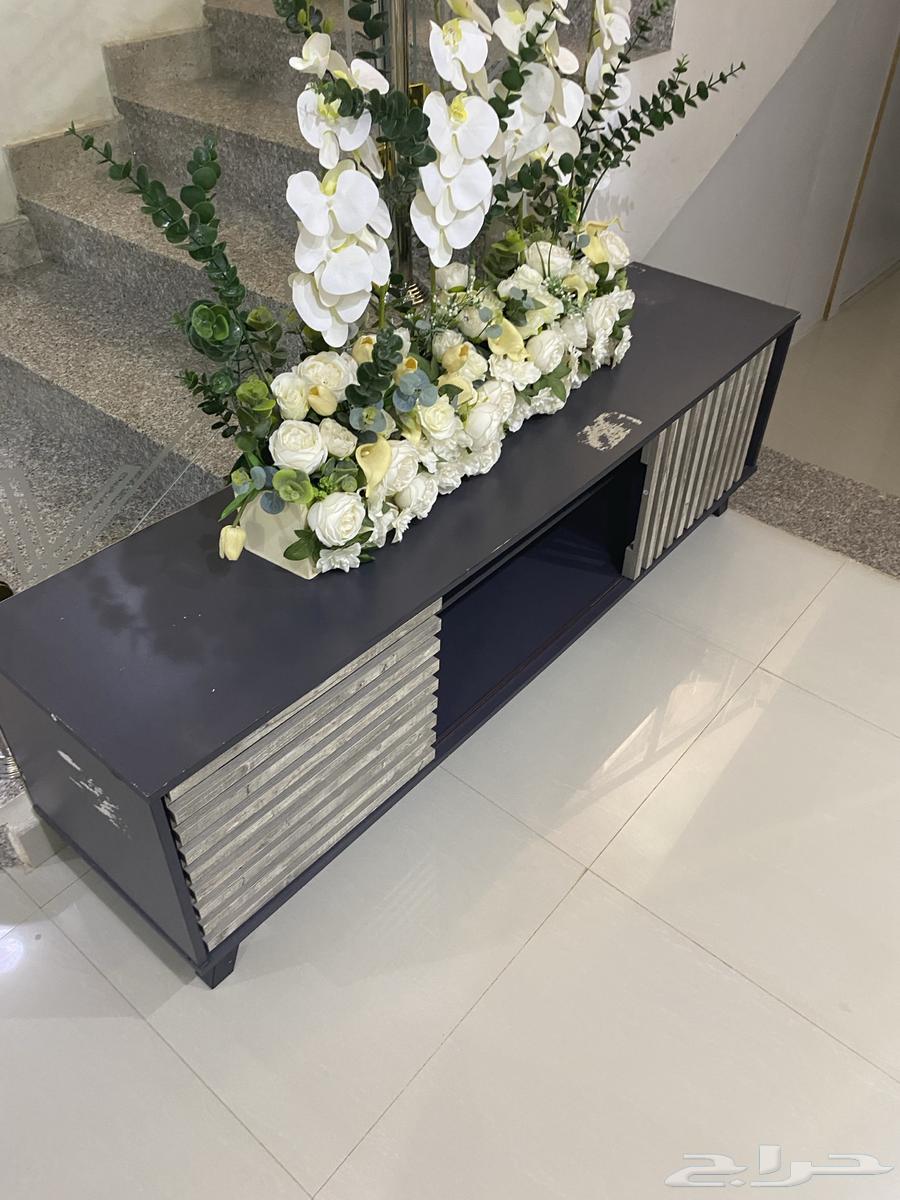 TV table with a tray suitable for gatherings, as well as for decoration64316827192322113