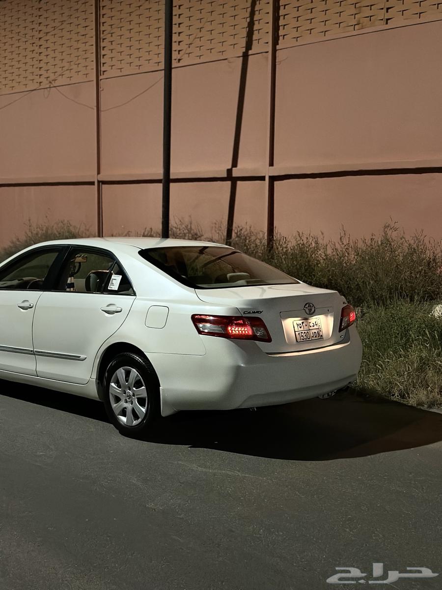 Hello, I'm offering you a 2011 Camry with pearl color and mileage around 50064453297888002114