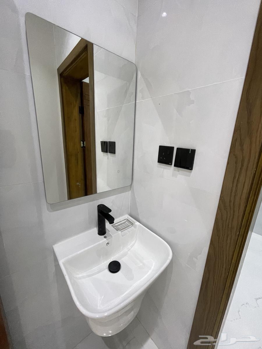 Second-floor apartment with 6 rooms and a hall for sale in Al-Safa district, priced at 550,00063613617762945113