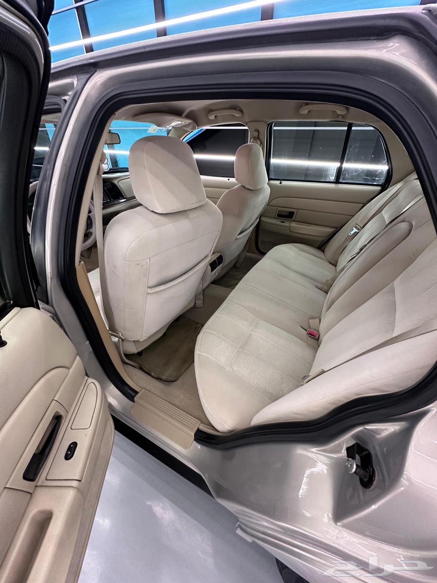 Crown Victoria64464761408258113