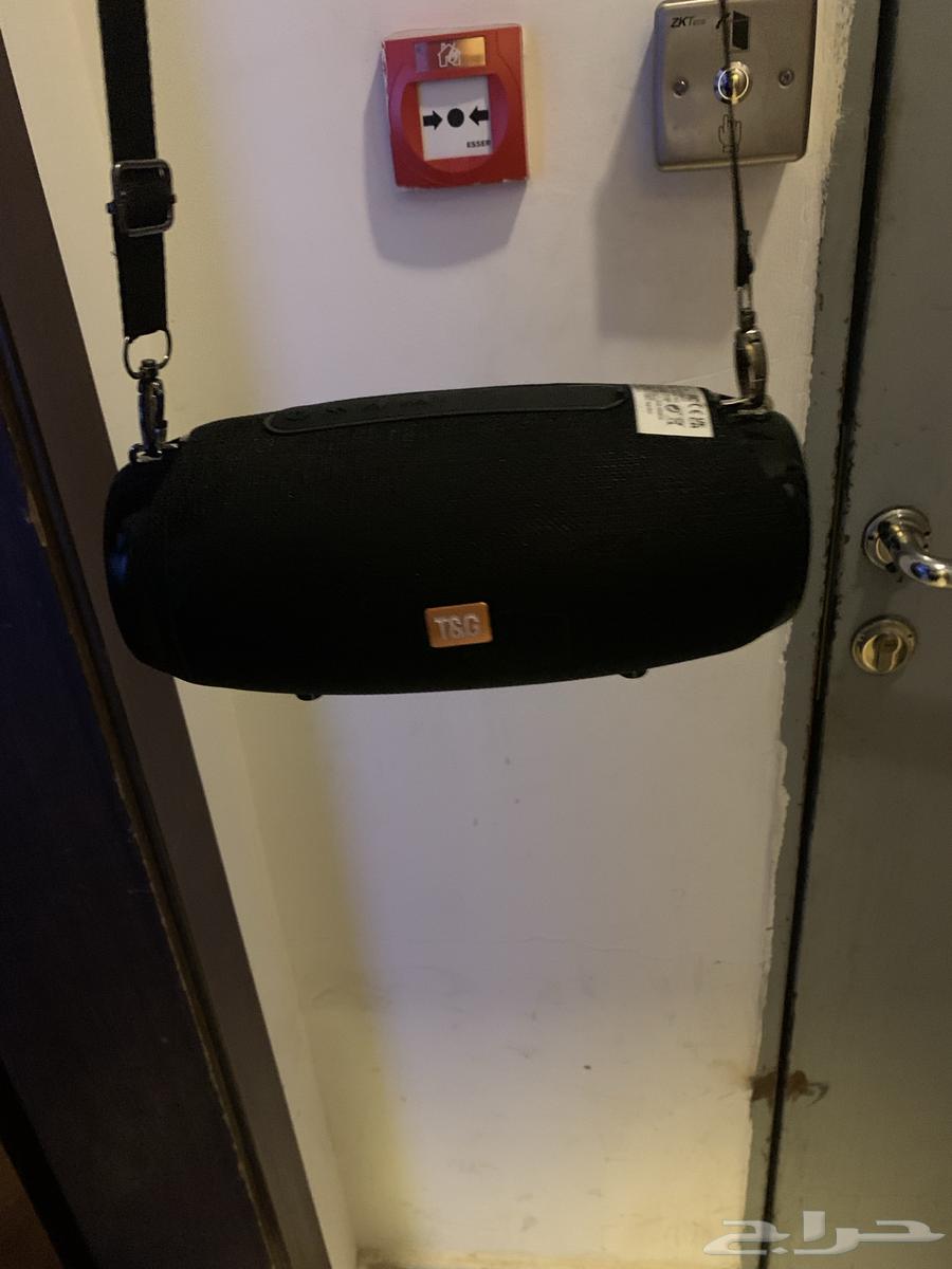 Headphones for sale, clean, used only a few times64313269110018110