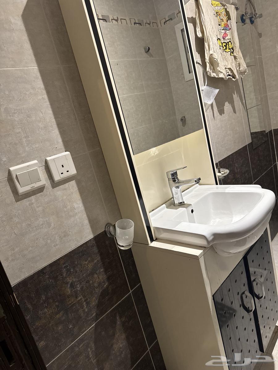 ادوات صحيه كرسي افرنجي مغسله بمرايه ورفوف وبانيو وقافي64314341304705110