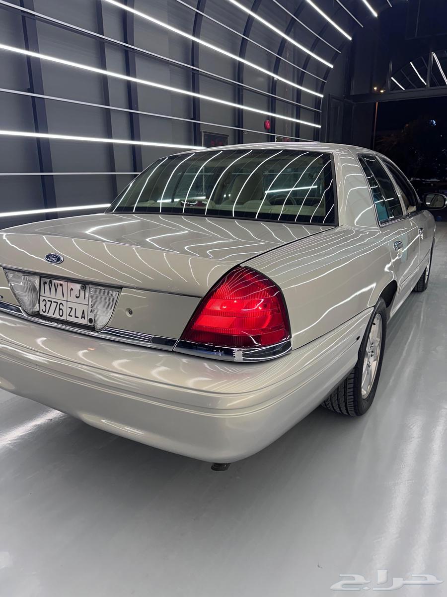 Crown Victoria64464761408258111