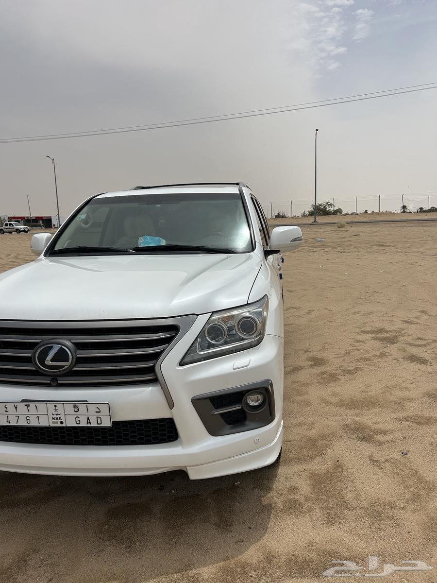 Lexus 2014 Full Sport, driven 304, condition due to scratches and bodywork64462130771203112