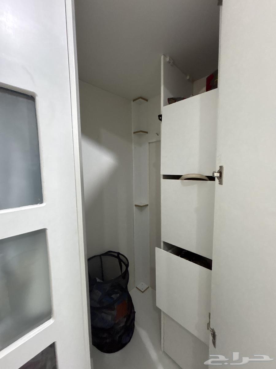 دولاب ابيض نظيف64318362330371112