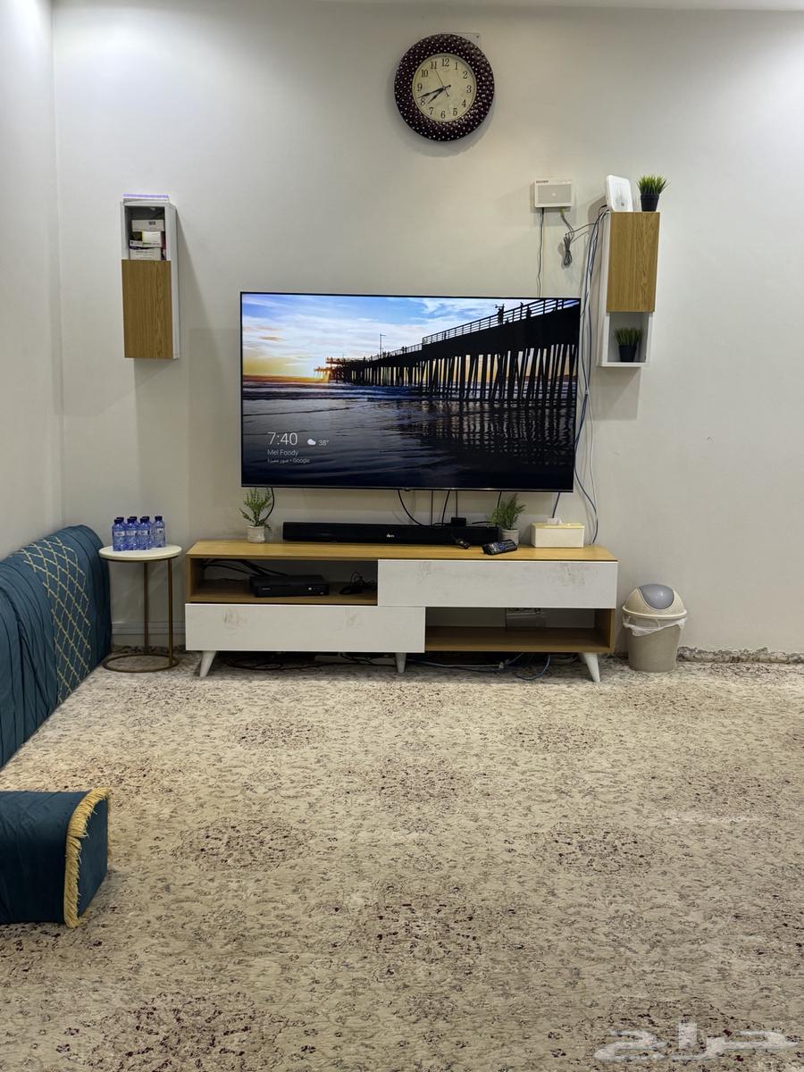 للبيع مجلس عربي كما هو موضح في الصور نظيف وسليم64321875869571114