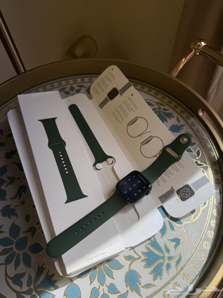 للبيع عدد 2 سيور ساعة ابل اصلية بسعر مناسب64318984184705113