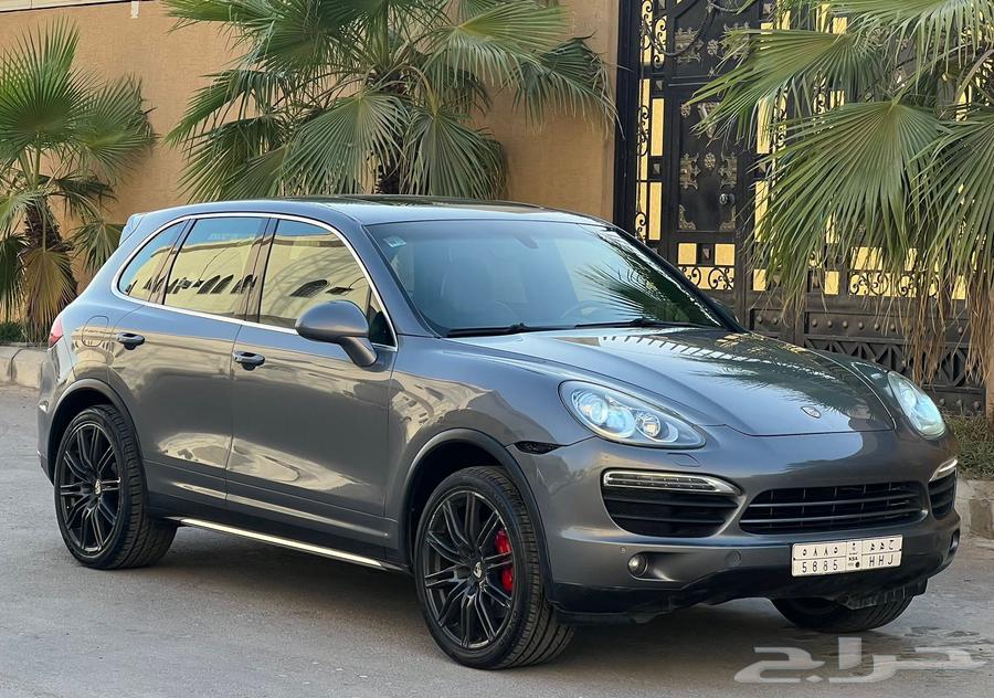 Porsche Cayenne 2012 (Excellent Condition)64461815243010113