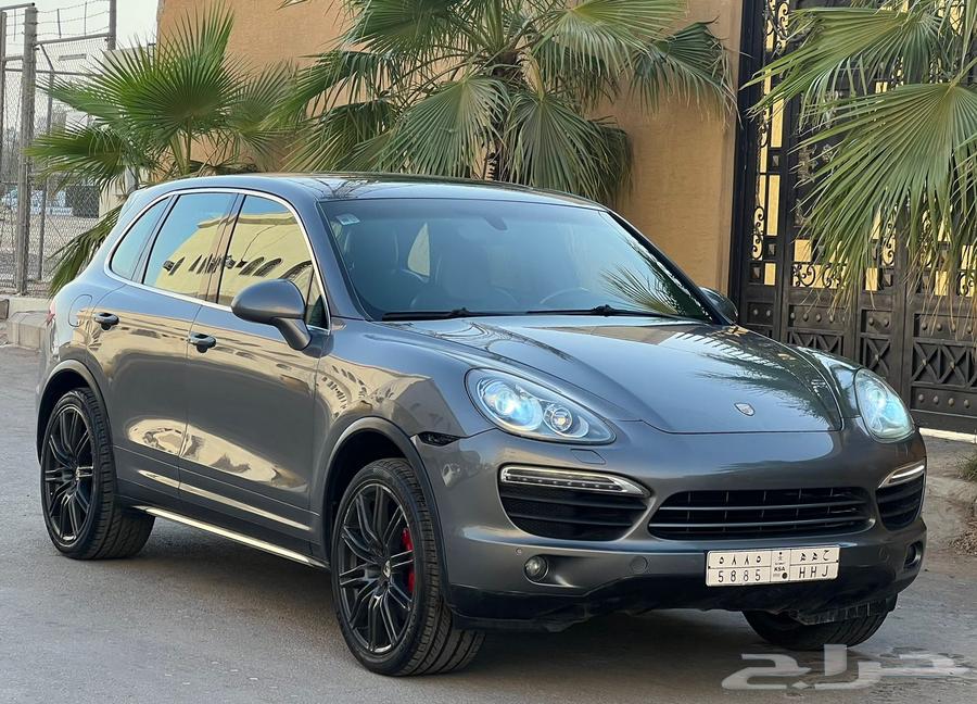 Porsche Cayenne 2012 (Excellent Condition)64461815243010112