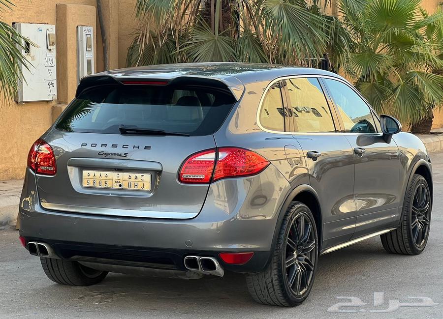 Porsche Cayenne 2012 (Excellent Condition)64461815243010114