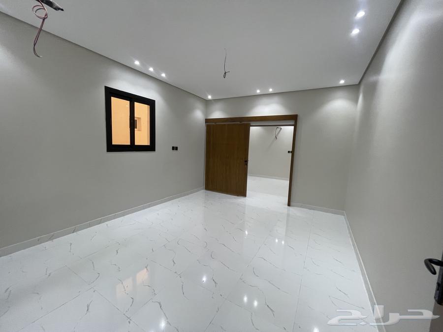 Second-floor apartment with 6 rooms and a hall for sale in Al-Safa district, priced at 550,00063613617762945112
