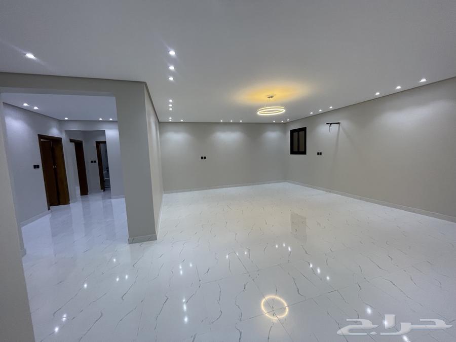 Second-floor apartment with 6 rooms and a hall for sale in Al-Safa district, priced at 550,00063613617762945110